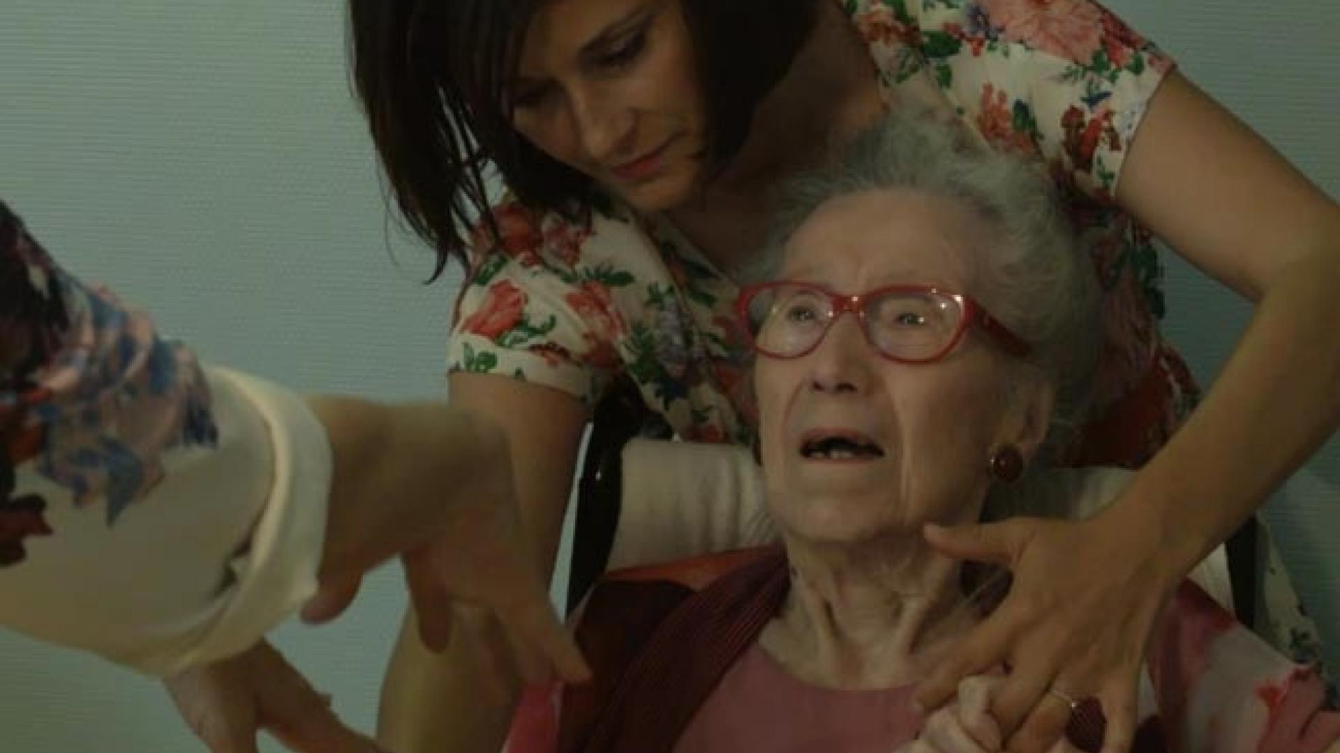 Visuel - Les Robes papillons - Grand-mère